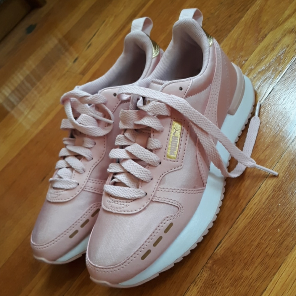 NWOT Puma sneakers